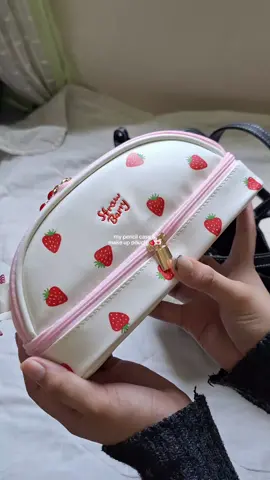 my fave pouch 😘🖤 #pouch #pouchmakeup #pouchbag #pouchmini #makeupkit #makeuppouch #pencilcase #packwithme #organizer #recommendations 