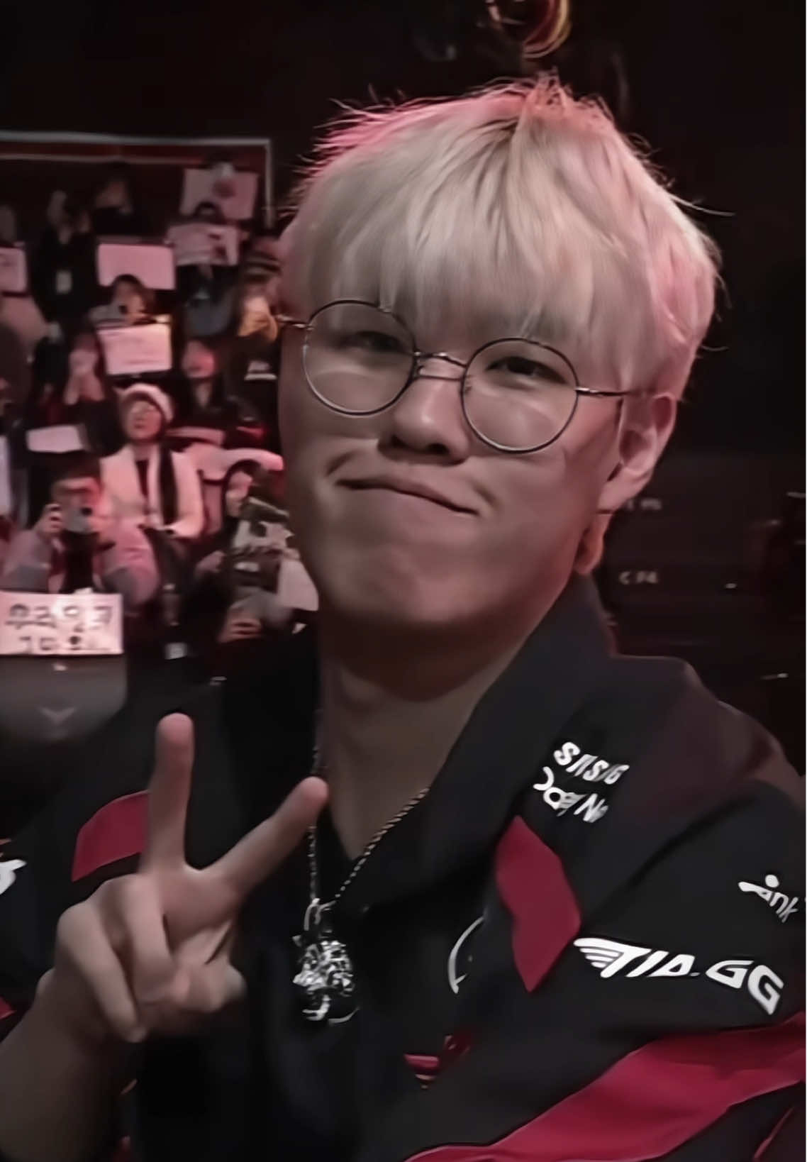 Top 1 boi phố Bong Yể :  - Visual ✅ - Kĩ năng ✅ - Danh hiệu ✅ - Boi thể thao ✅ - Bậc thầy làm giàu ✅ (Khều donate) - Chíp tồ ✅ - Lành mạnh boi không rượu bia, thuốc lá ✅ ( thích đi nhậu nhưng mình uống coca)  - Boi mít ướt, dạo này hay làm nũng ✅ ( cụ thể là làm nũng danh ca )  Top 1 boi phố gì cũng giỏi giỏi nhất là khiến đảng hổ tự hào vcl 😎 #t1 #t1win #oner #moonhyeonjoon 