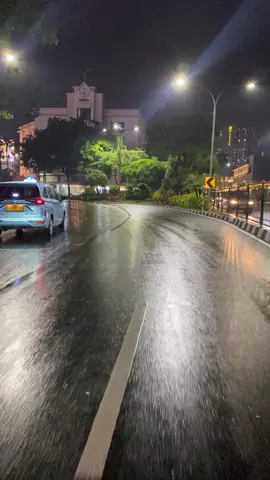 surabaya after rain✨#surabayavibesnigth #surabayaterkini #surabayamalam 