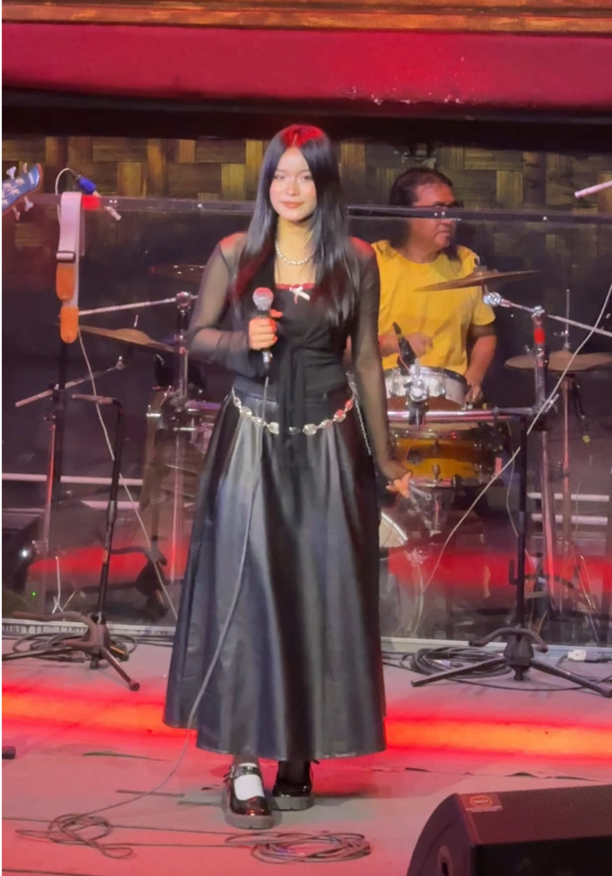 အသည်းမှာလွန်ပါစေသေအောင်ချစ်မယ့်သူ💘#ချစ်သောနေ့#အရှံုးများနဲ့နူးညံစွာကိုယ်ကပျာ်မိခဲ့🤗 #hsunine #ဆုနိုင်း #sweet80 #live #music #theradio #foryou 