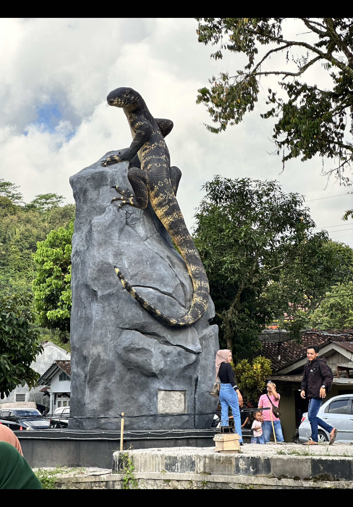 Yang lagi viral, karya seniman Wonosobo. Patung biawak Wonosobo yang anggarannya cuma 50jt #fyp #wonosobo 