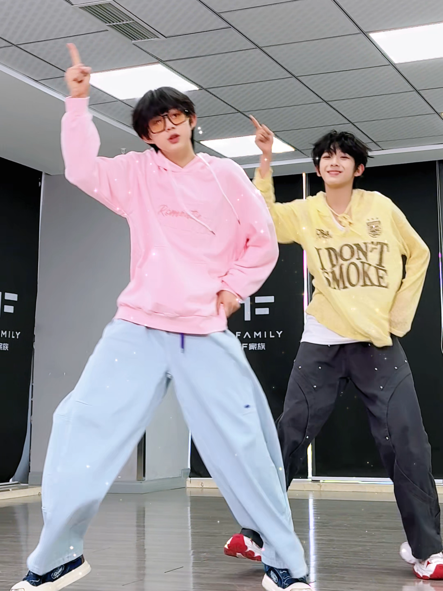 Pretty clear who was dying to film this😄😄 #TF家族练习生 Chen Yiheng, Chen Junming #fyp