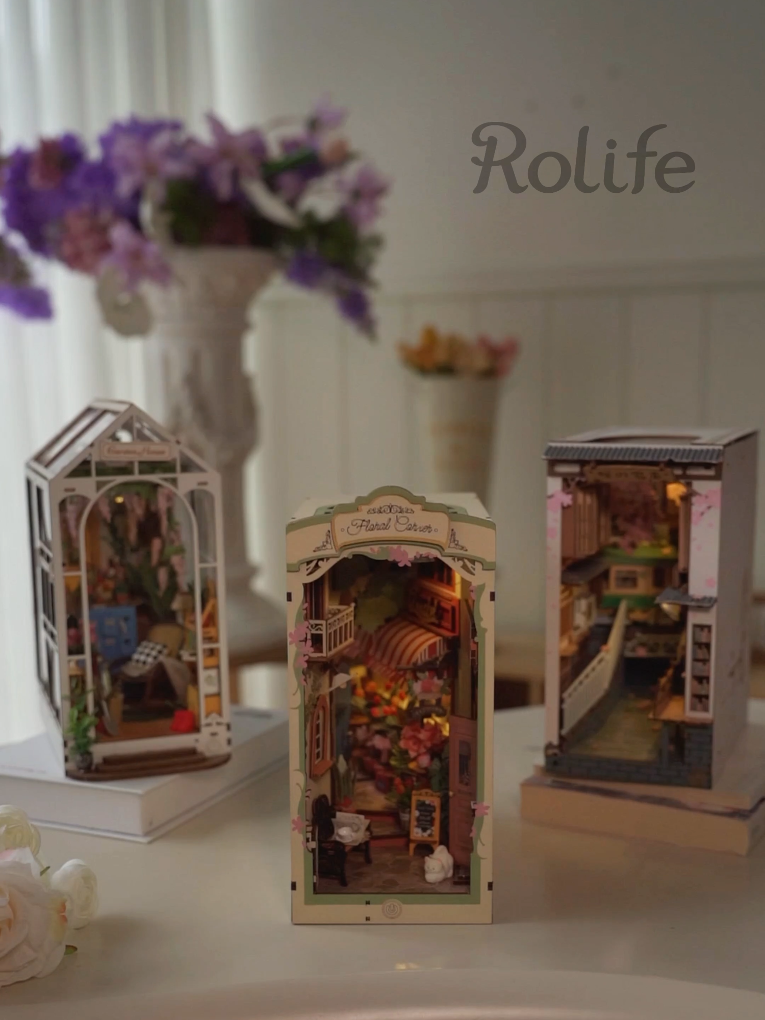 ✨ Turn Your Bookshelf into a Whimsical Escape! ✨ 🌸 Sprinkle your shelves with the charm of a street-corner flower shop… 🌿 Let a sidewalk garden unfold between your favorite novels… 🍜 Sneak a cozy cherry-blossom ramen spot right next to your classics! With Rolife BOOK NOOK, every shelf becomes a story waiting to bloom. 🌟 📚✨ #BookNook #TinyWorlds #ShelfMakeover 📖 Tag a bookworm who needs cozy corners! 👇 #MiniatureLovers #DIYDecor #BookLoversParadise #CozyVibes #rolife #booknookdiyghibli #BookNook