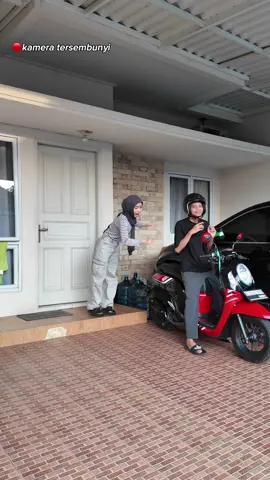 sorry dah syif🗿#prank #fakesituation #comedy #hiburan #videolucu #situasipalsu⚠️ #fakesituation⚠️ #fakeaction #janganditiru #prankvideo 