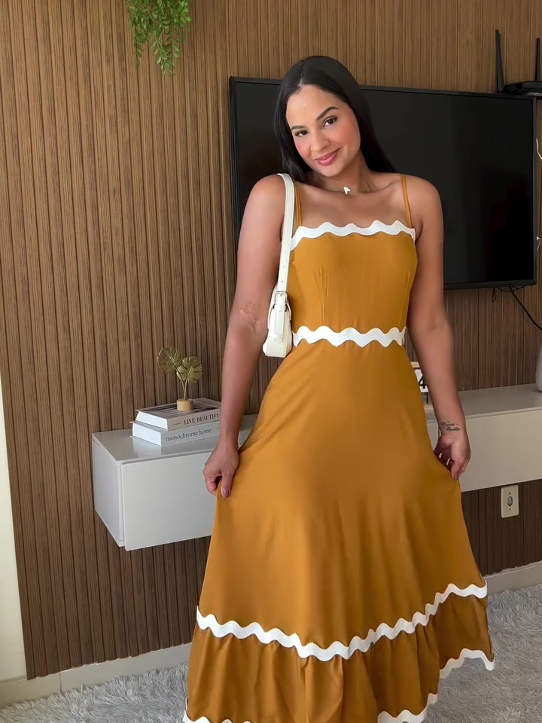 🌞 Tons terrosos, vibes infinitas. Compartilhar com vocês um novo item essencial para o guarda-roupa. O corte minimalista deixa o rico tom terroso brilhar, enquanto a silhueta fluida é envolvente. Use-o de forma mais casual com chinelos para um passeio no parque ou adicione saltos + colares em camadas para um encontro romântico.💛✨ Pesquise ID na Shopee para comprar! #lovitobr #lovitofashionistas