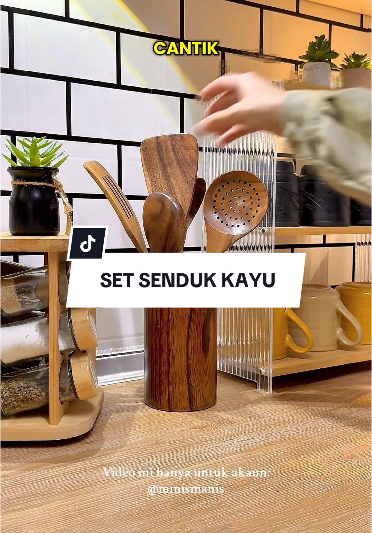Finallyyyy dapat jugak satu set senduk kayu ni. Serius puas hati! Jenis kayu yg tebal, berkualiti & tahan lama. Dah la lawaaaaa pulak tu! 😍 #BeliOnlineJer #janjibestdeal #setsendukkayu #sendukkayu 