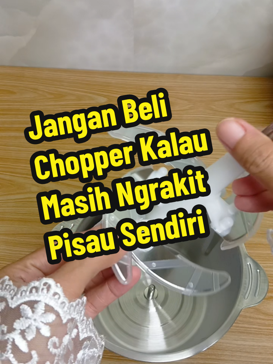 Udah gak jaman beli blender Chopper harus rakit pisau sendiri. Beli blender Chopper Lunalife, gak pusing ngrakit pisau sendiri. Check out sekarang yuk mumpung belum kehabisan  #blenderchopper #chopper #chopperlunalife 