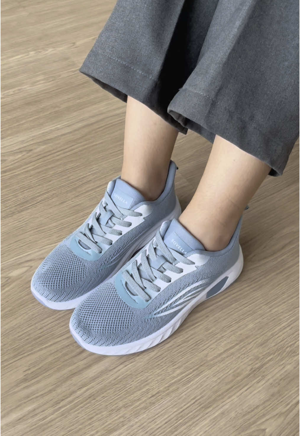 Bukan cuma buat olahraga, tapi buat nyuri perhatian juga!😱🔥 #sovella #sepatuolahraga #fyp #rekkmendasisepatu 