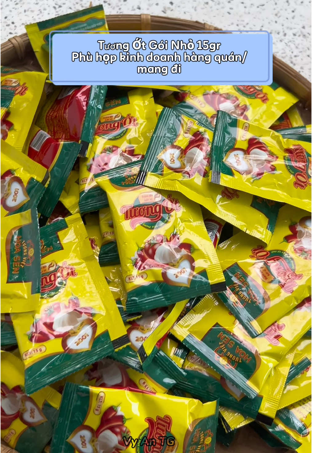 Tương ớt gói nhỏ nhà Tương Việt Hoa Sen rất chi là tiện lợi nè!  #vyantg #tuongotgoi #tuongviethoasen #tuongotgoi15gr #tuongotgoinho 