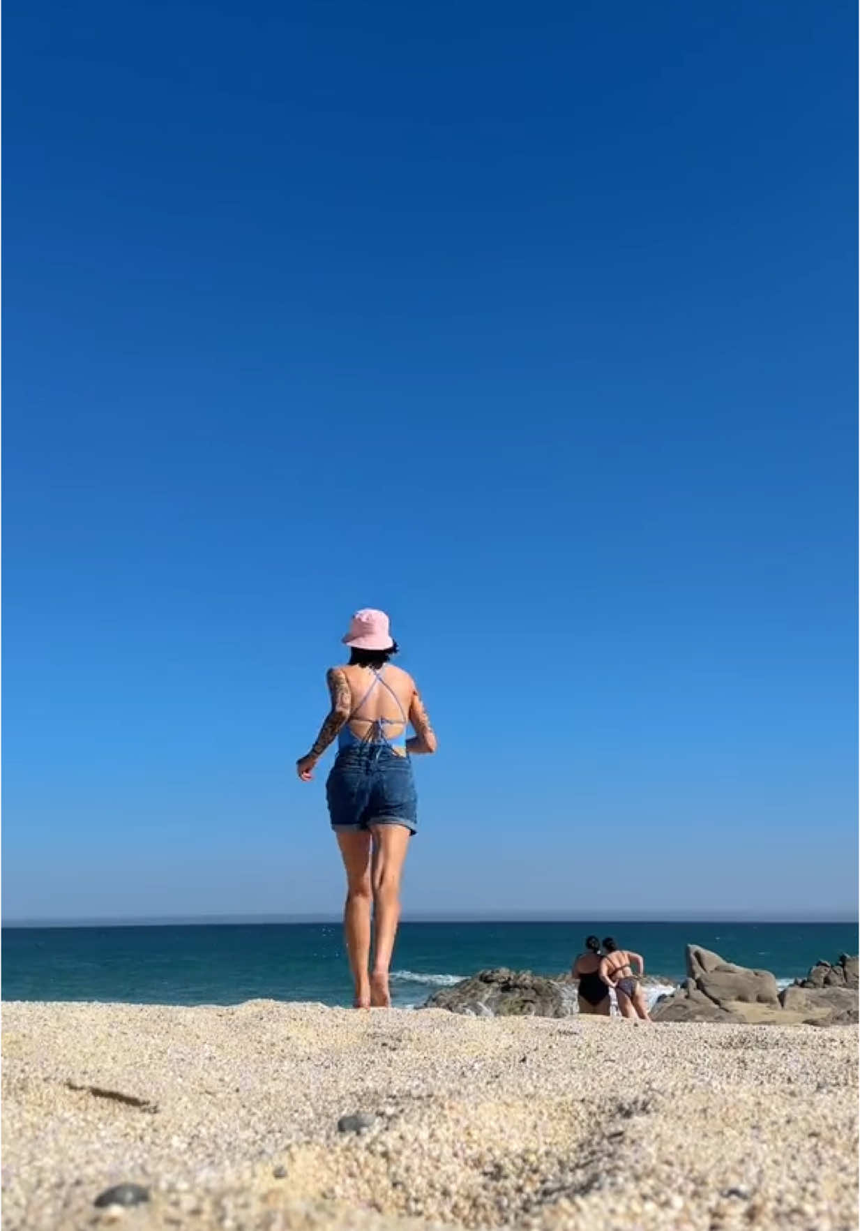 this time last year I was on a beach in Cabo with @Knix (and my ranch hand was not) 😂😂😂