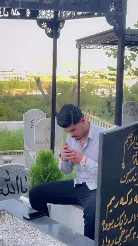 ژیان ڕەوا نەبوو” ئێستا ئەبوایە من و تۆ یەک رۆح و یەک دڵ و دوو جەستە بووینایە بەڵام تۆیەکی ساویلکەی ئاشقی پارە رۆشتی بێ ئەوەی ئاوڕ بدەیتەوە قسە کردنم لەگەڵ تۆدا وەک موجیزوە وابوو وەک ئەوە وابوو من داوای لەش ساخی و دڵ خۆشی و ئارامی بکەم لە خودای گەورە کە بۆ ساتێک گوێم لە دەنگت ئەبوو شتاکان وەک شەو و رۆژ ئەگۆڕان خراپ بۆ باش بێ تاقەتی بۆ دڵ خۆشی بێ کەسی بۆ فرە کەسێ بێ ئەمەلی بۆ ئەو پەڕی بە ئەمەل بوون نەزان بۆ زانا کافرێک بۆ مسوڵمان بێ شەنسی بۆ بە شەنس تەمبەڵی بۆ زیرەک بەڵام ئێستا بەس شتاکانی یەکەم ماون ئەوانەی دیکە وەک خەوێکی عەسرانی لێ هات ئێستا نە تۆ هەیت نە دەنگت نە شتە باشەکان ژیان ئەگەر تۆزێک ڕەوا بووایە هەردوو کمان قسەمان ئەکرد نەک ئێسە من قسە بکەم نەک تۆ کەس گرنگی پێ نەدا خۆم دڵنیا بووم لە رۆشتنت چونکە ئەوەندە بە شەنس نییم شتە باشەکان تا وەک و کۆتایی بمێنێتەوە ڵەگەڵم 🖤. #creatorsearchinsights #foryou #tiktok #xull4aaa #7424i 