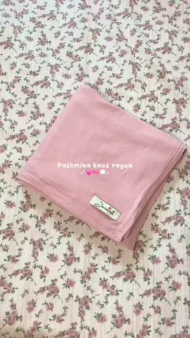 Pinknya cantikkk💗🎀 #fypage #pashminakaos #pashmina #pashminarayon #hijab #rekomendasihijab #fashionhijab 
