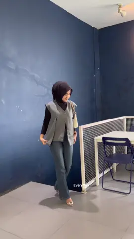 Hanni vest lagi ada diskon loh🤩 join live malam ini jam 19.30 yaa✨🛒#vest #vestkorea #vestwanita #hannivest #hannivestouterrompiwanita #outfitideas #ootdinspiration #outfitinspiration 