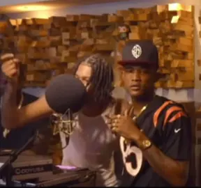 This Digga freestyle🔥🇯🇲#diggad #pyrexliving #freestylerap #ukdrill #ukrap #runthisup #blowthisupforme #foryoupagee #fyp #viralvideos 