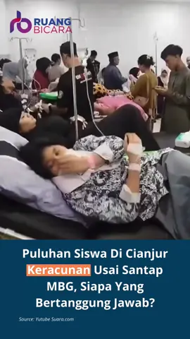 Puluhan siswa dari MAN 1 Cianjur dan SMP PGRI 1 Cianjur mengalami keracunan massal usai menyantap makanan bergizi gratis (MBG) pada Senin (21/4). Seluruh siswa yang bergejala keracunan dilarikan ke puskesmas dan IGD rumah sakit terdekat. Peristiwa keracunan itu terjadi di dua lokasi berbeda. Di MAN 1 Cianjur, tercatat ada 55 siswa yang keracunan. Sedangkan di SMP PGRI 1 Cianjur ada sebanyak 23 siswa yang bergejala. Di MAN 1 Cianjur, gejala keracunan yang dirasakan para siswa muncul setelah 2,5 jam mengkonsumsi nasi dengan lauk pauk dari program MBG. Menurut keterangan para siswa, ayam suwir yang ada dalam menu makanan itu berbau dan terlanjur dimakan. Kepala Sekolah MAN 1 Cianjur Erma mengatakan di sekolahnya mulai dari kelas 10 hingga 11 tercatat ada 800 siswa yang sebagian besar mengkonsumsi makanan dari MBG. Sementara itu, Wakil Kepala Sekolah Bidang Humas MAN 1 Cianjur Rahman Jaenudin mengatakan hingga hari ini, total siswa yang mengalami gejala keracunan usai menyantap MBG mencapai 55 orang. Peristiwa serupa juga menimpa 23 siswa SMP PGRI Cianjur. Mereka alami gejala keracunan seperti pusing, mual, muntah dan diare setelah santap makanan dari program Makan Bergizi Gratis (MBG). #info #mbg #prabowo #kdm #cianjur #jawabarat #fyp #trending #viral 