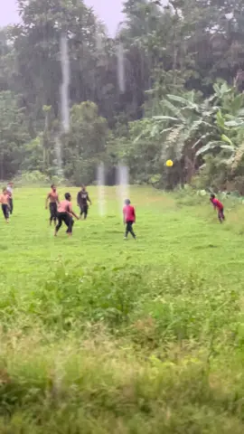 indahnya kalau waktu boleh diputar🥹#kanakkanak #dewasa #bola #sepakbola #fypage 
