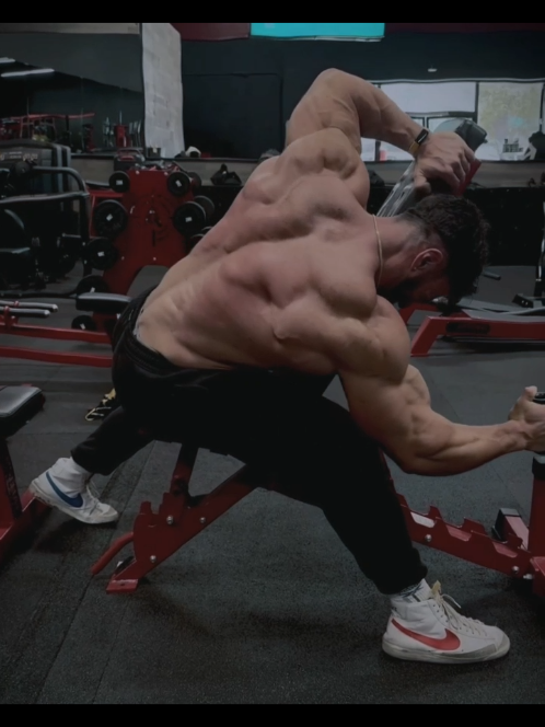 Back workout 🔥🔥🔥 #back  #backworkout  #bodybuilding  #Fitness  #menphysique  #trensformation  #chalangetiktok  #foryoupage❤️❤️  #crossfitgames  #crossfitter 