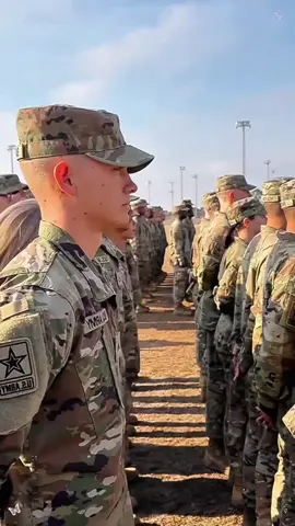 Most Emotional Reunions I’ve ever seen before #respect #soldiers #reunion #surprise #emotional #soldiercominghome #fyp #foryoupagе 