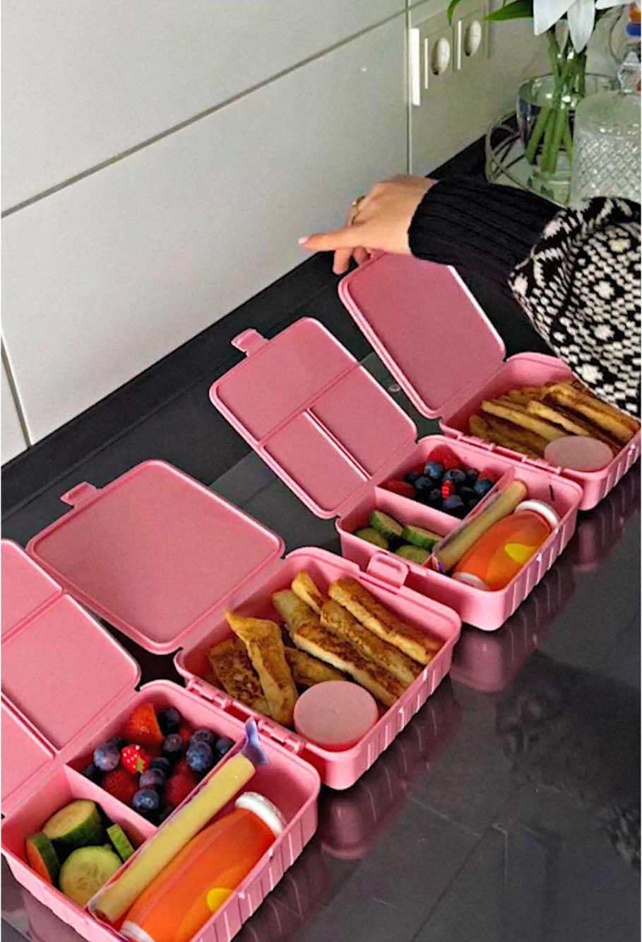 ASMR Lunch Box 🍱🍱🍱 #asmr #asmrvideo #asmrtiktoks #restock #restockasmr #restockwithme #kitchen #lunch #lunchbox #lunchideas #lunchboxideas #lunchbreak #lunchformyhusband #fyp #trending 