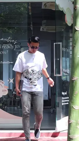 walk with confidence 🤍 T-shirt by C E L L I N O
