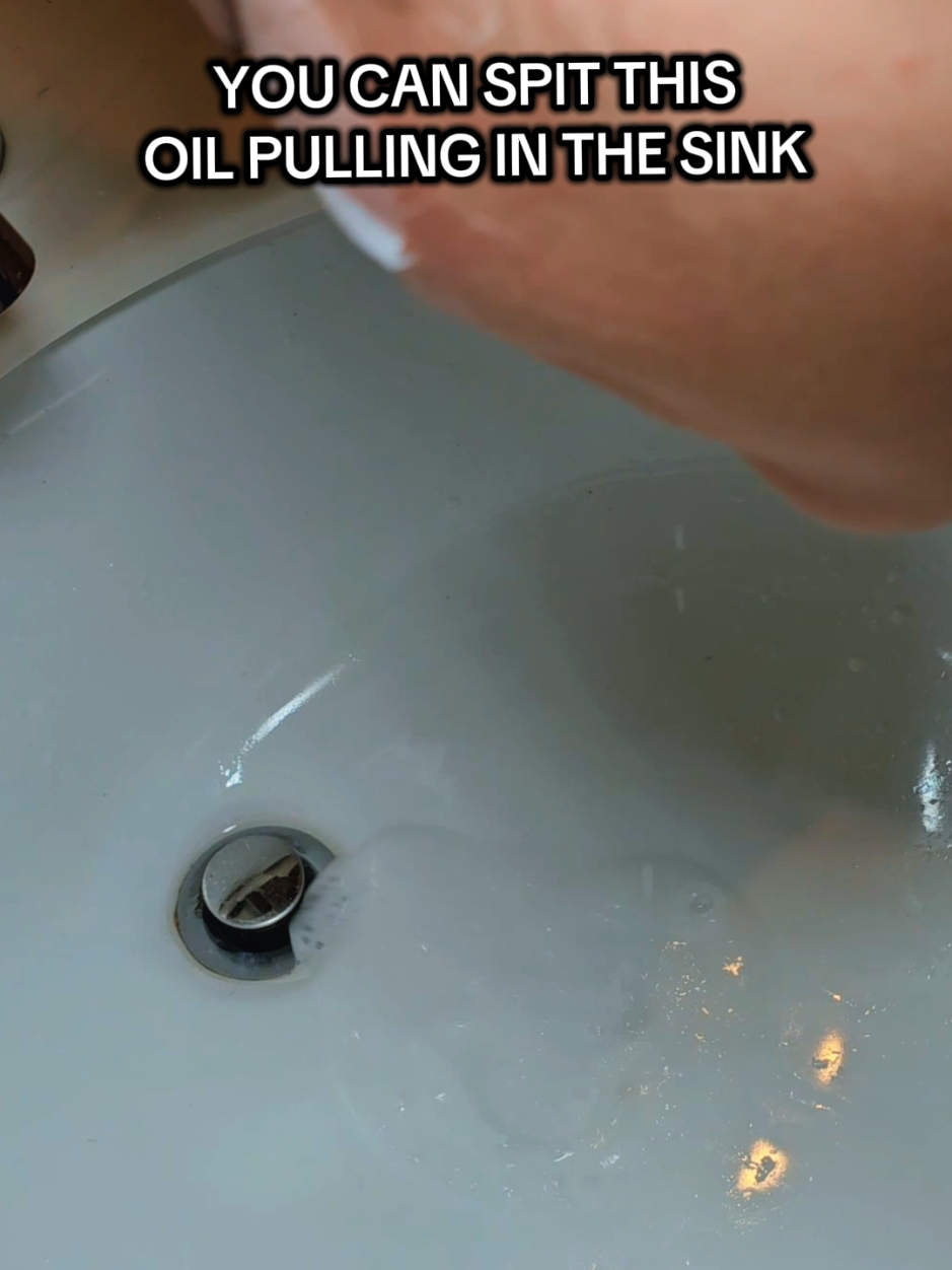 Simple. Refreshing. Effective. #FlossBrushSwish with Dr. Ginger’s and feel the clean you deserve—because grown woman energy starts with a fresh smile. #FlossBrushSwish #DrGingers #FreshSmileFeels #OralCareMatters #HealthyHabits #ConfidentSmile #WellnessRoutine #SelfCareForMoms #BeautyOver35 #glowfromwithin @Dr. Ginger's 