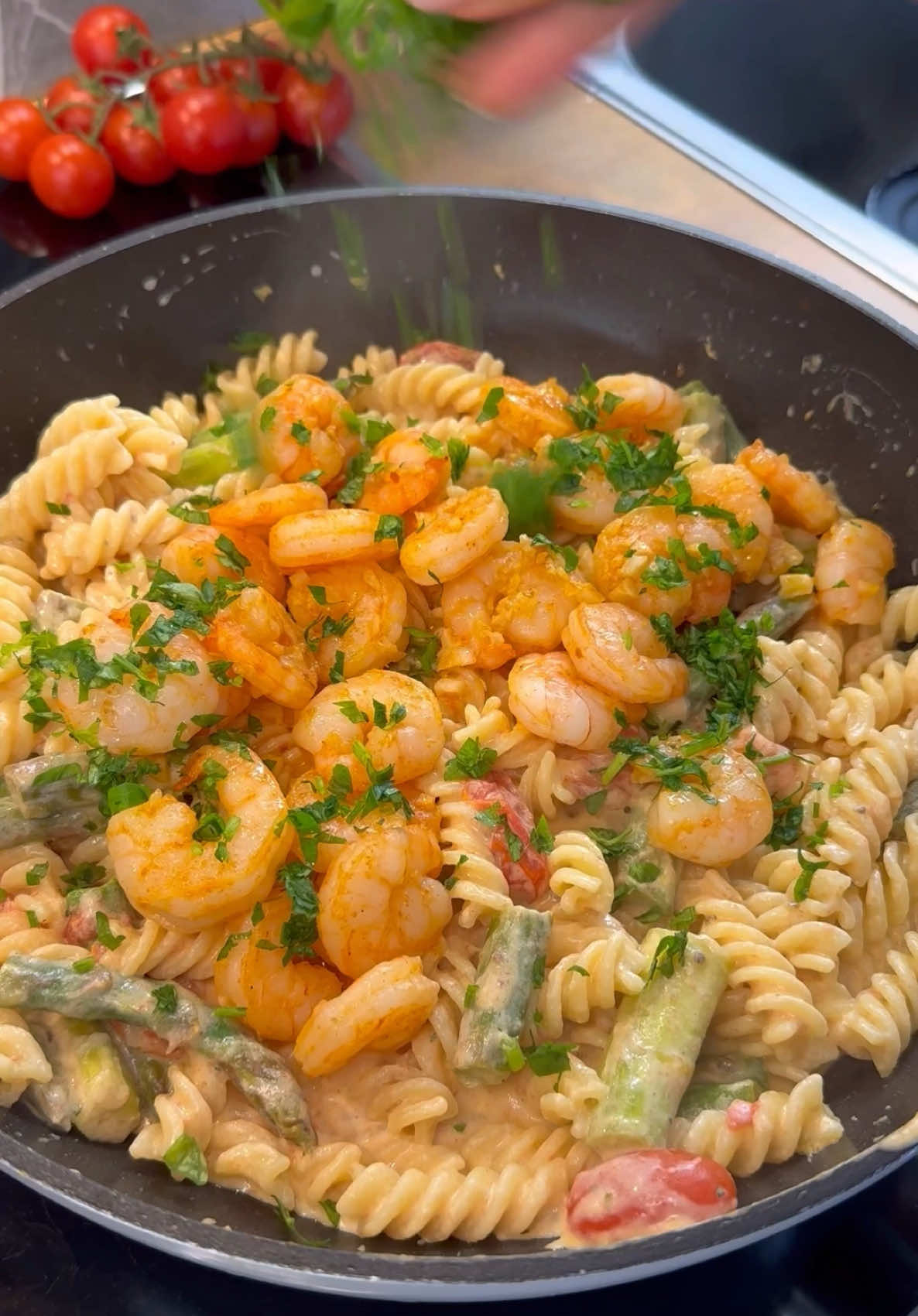 Spargel Shrimps Pasta 🥰😋 -lecker, einfach & schnell 💨  #EasyRecipe #tagesrezept #healthylifestyle #schnellerezepte #cooking #DinnerIdeas #pasta #motivation #fyp #goodvibes #goviral 