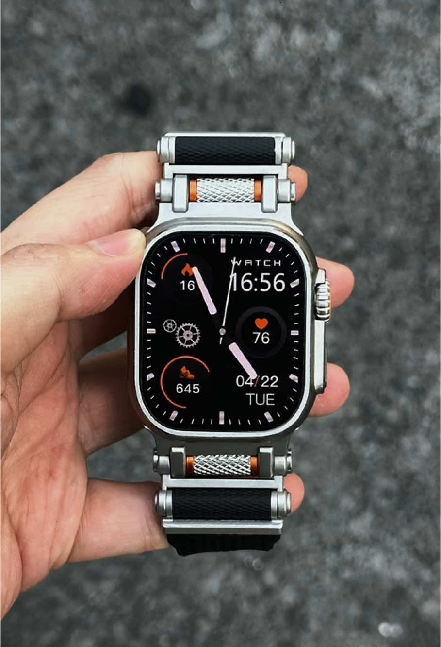 Finally black is getting back.  Super cool design and great quality #solidband #stylishband #ComfortWear #TechRiot #classyband #sportband 