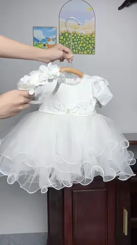 Váy công chúa thôi nôi, đầy tháng kèm cài cho bé #thoitrangtreem #vaybegai #vayxinh #vaycongchua #damcongchua #vaycongchuachobegai 