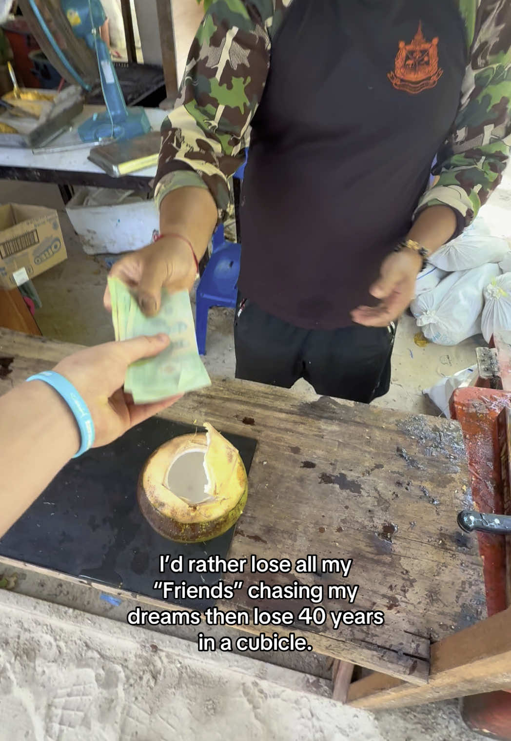 Next time before your phone,  Take 30 minutes, open Canva create a digital product ONE TIME for free, Sell it for £37   Sell it 10 times per day,  That’s £370/day That’s £11,100/Month That’s £133,200/year That’s more than a doctor would get that has been to university for 10 years Grab all the info in the linked in bio 🔗!! If you have any questions, feel free to comment or DM me!! 😁 It’s never been easier 🙌 happy making money 💸📈 #digitalmarketing #digitalproducts #digitalproductstosell #sidehustleforbeginners 