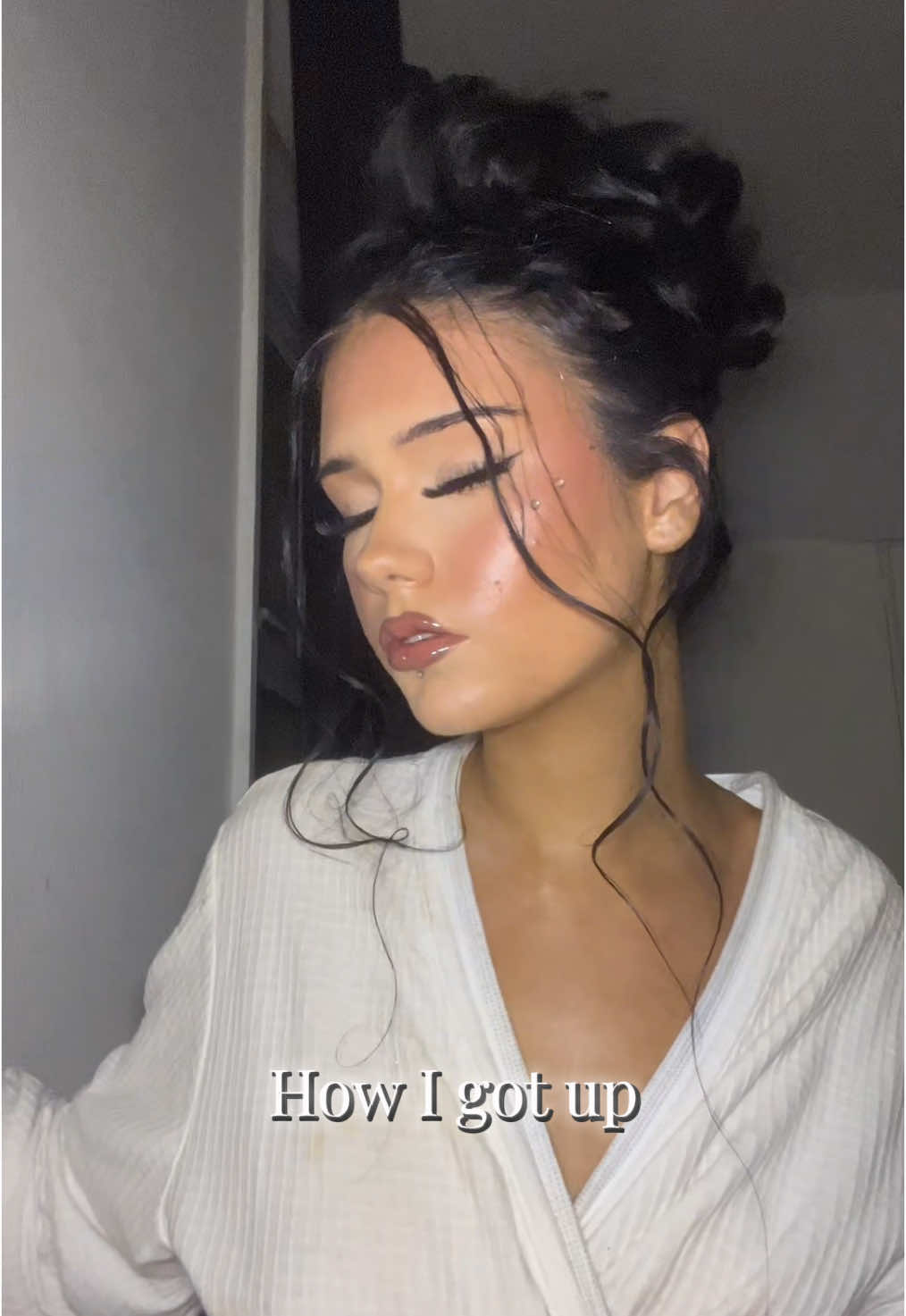 Got up GLOWING : full makeup tutorial on my page 😉 #makeuptrend #catfishing #catfishing #glowyskin #glowymakeup #glowyskincare #makeuptransformation #makeupchallenge #CapCut 