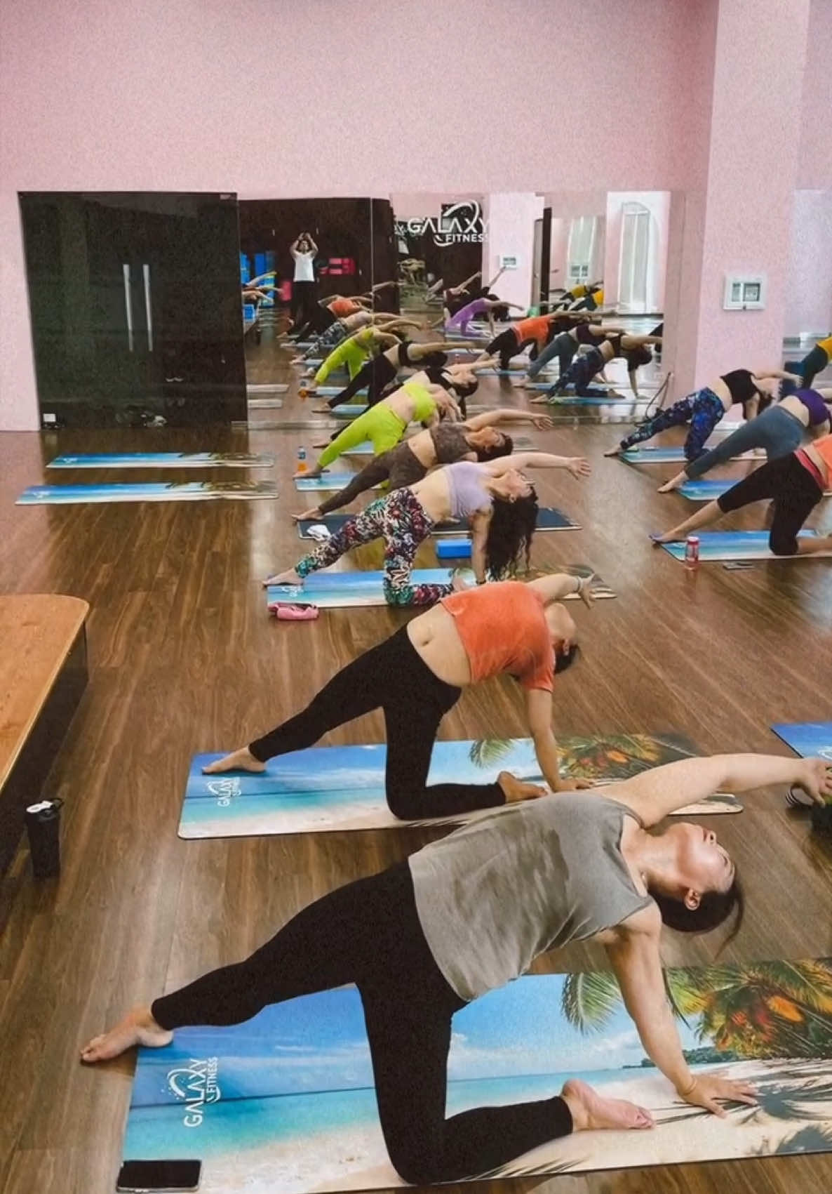 Every day is a new opportunity to change your life with the whisper of your breath. #yogaclass #hanoiyoga #yogavietnam #yogagoals #yogaindia #yogamotivations #yogainspiration #yogamalaysia #yogaretreat #yogisofinstagram #yogapracticedaily #backbend #yoganangcao #yogagoals #yogajournal #yogahealing #yogischoice #asana #yogaegypt #yogatravel #hanoitravel #yogajapan #yogaworkshop #namasteॐ 