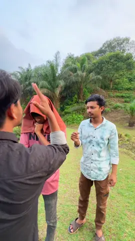 real love🙂😂@Noyon Ahmed @mmmahin_voiceof_rakib #funnyvideos #funny #fyp #viralvideo #foryoupage #foryou #vairal #trending 