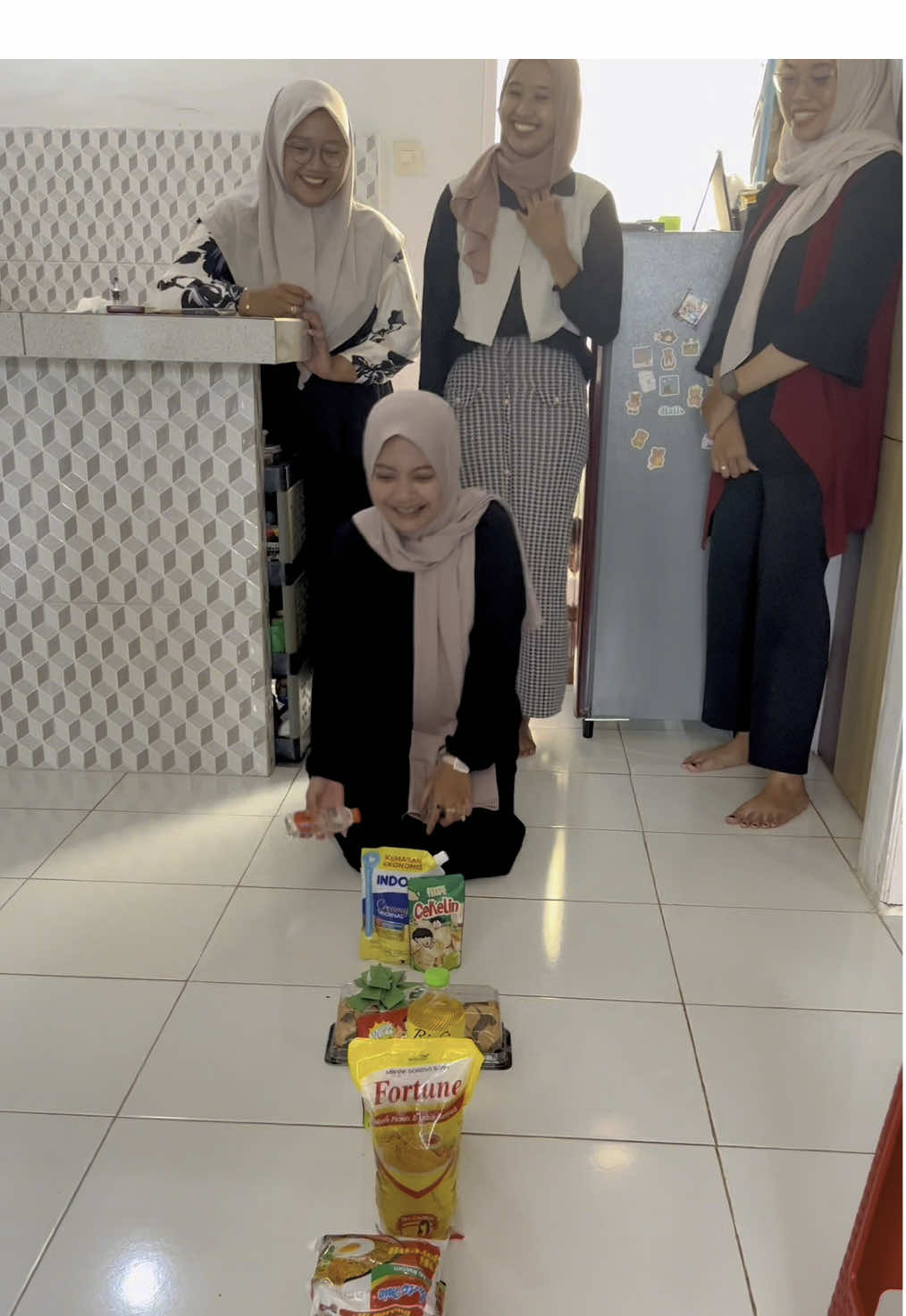 Games and Gift 🤭🫶 Mama2 KB.. #game #gift #mom #momlifebelike #momlife #macanternak #kontenviral #kontenfyp #fyp #arisan #ibu 