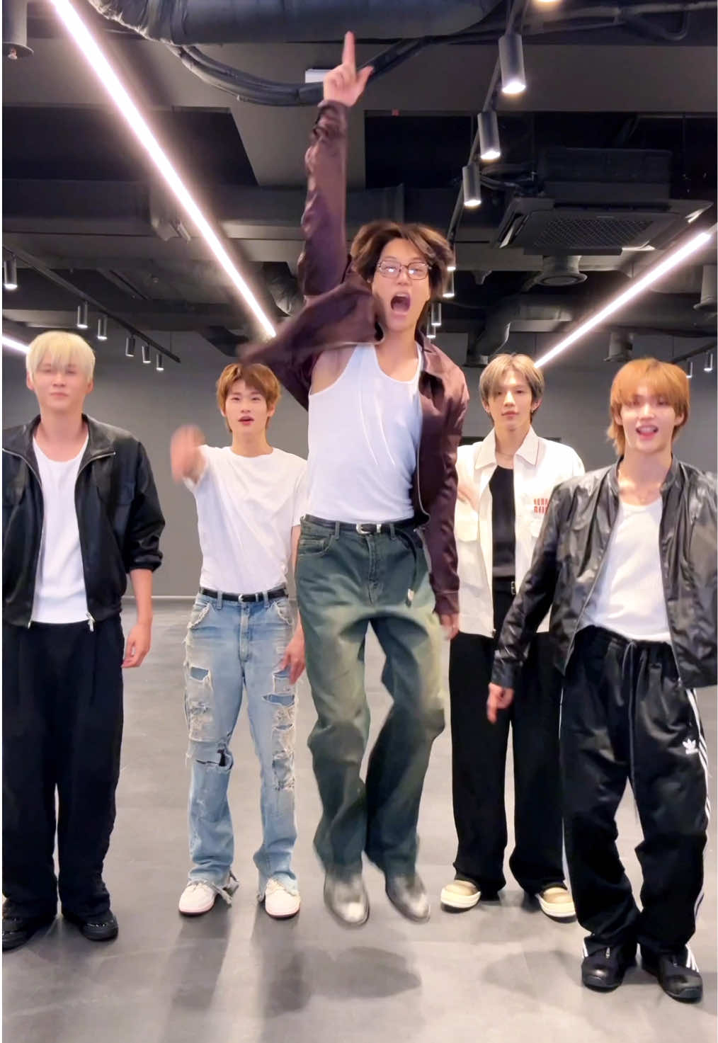 ‼️Turn it up‼️ #KAI #카이  #EXO #엑소 #weareoneEXO #RIIZE #라이즈  #WaitOnMe #KAI_WaitOnMe