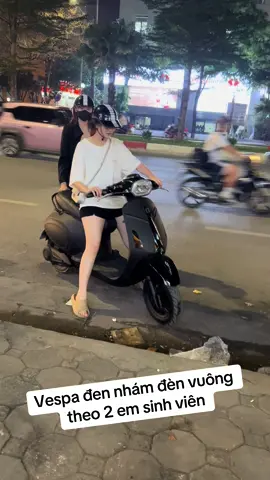 Vespa đen nhám đèn vuông theo 2 em sinh viên #xedienuytin #xedapdien #xediengiare #xediencu #xedienvespa #xevespa 