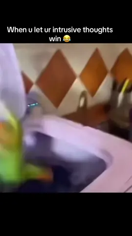 The silence was so LOUDDDD 🦜 😂🤣 #parrot #intrusivethoughts #won #wet #washingmachine #oops #fyp 