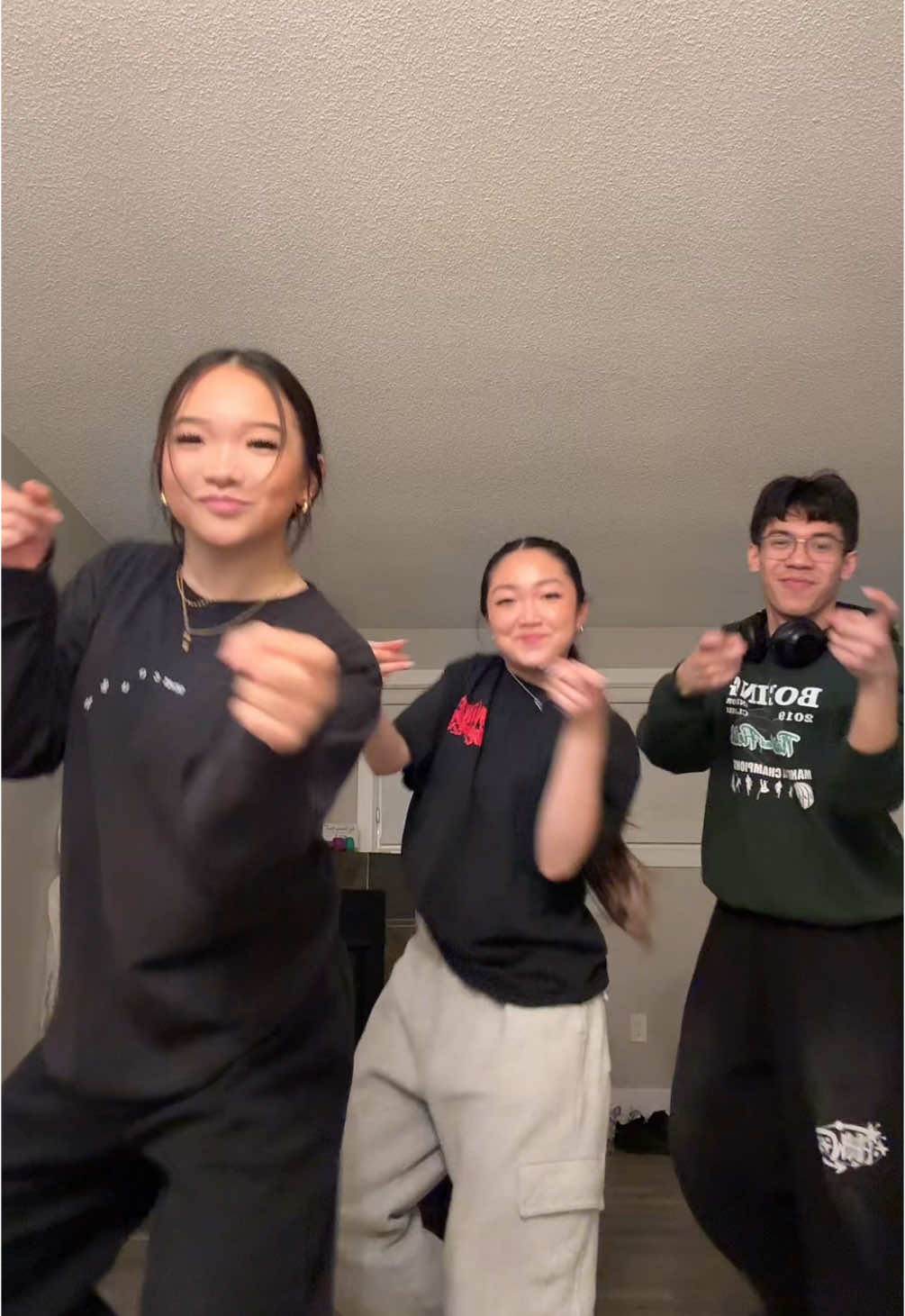 again! but a trio this time 😆 @ryan @adrienne monique (dc: @Davy&Melo✨) #shakeittothemax #shenseea #dance #trendingdance 