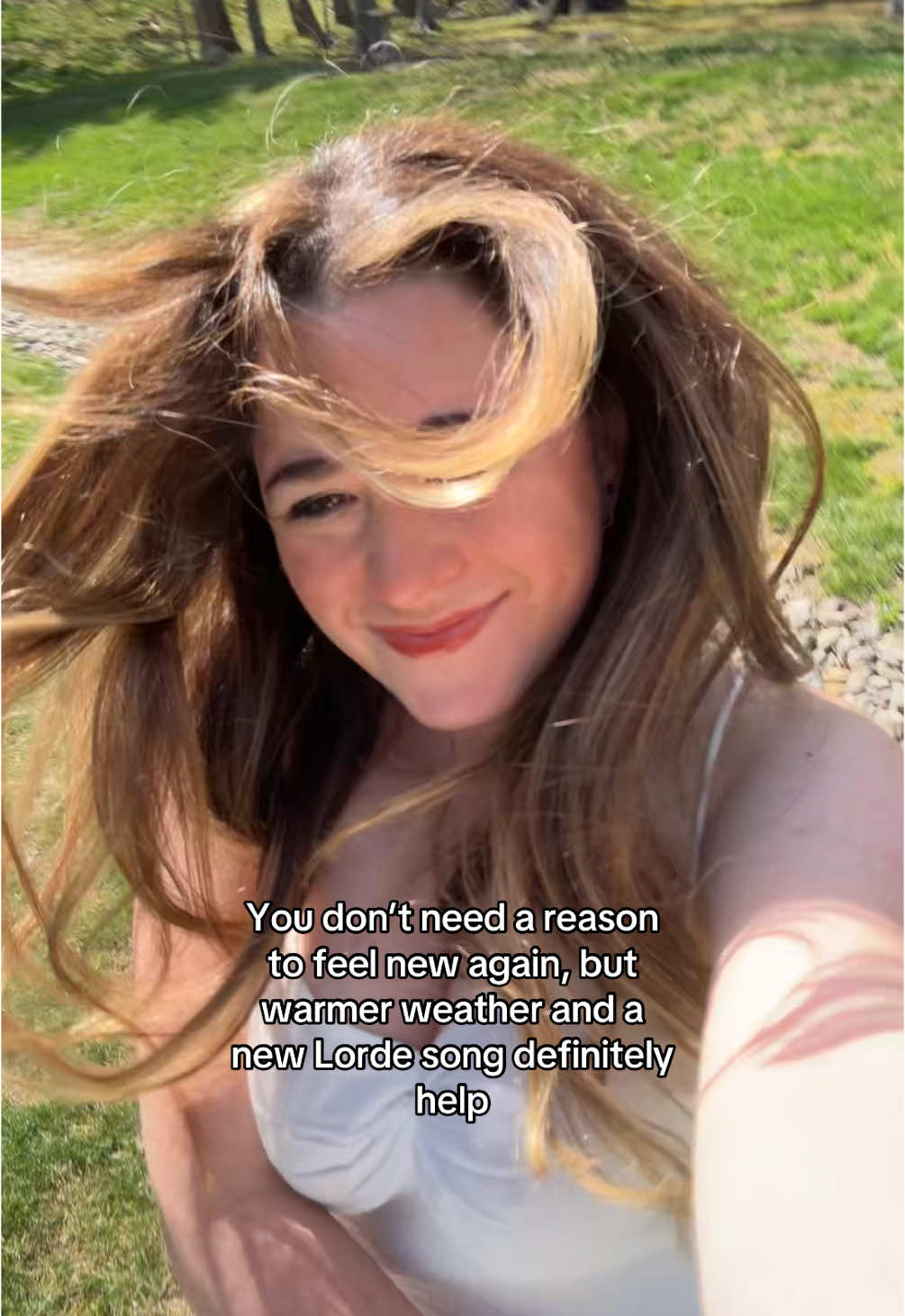 What’s the song that’s about to define your summer? We have so many bops already and more to come!!  💛💛 #summerofbops #newlordemusic #umg #lordesummer @Lorde 