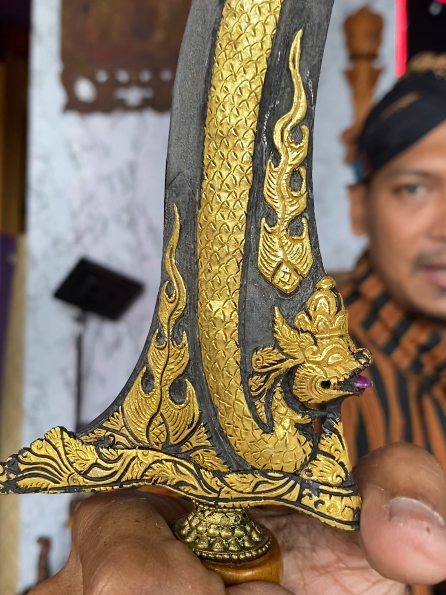 Keris dhapur Nogo Sapto kinatah emas, pamor Wengkon luk 5... Koleksi Warung Antik... #warungantik #keris #kerispusaka #pusakaindonesia #budaya #budayajawa #kerispusakaindonesia #kerisnusantara #kerismataram #kerisantik #keristuban #kerisraksasa #budayaindonesia #ethnic #pusaka #pusakanusantara #history #etnik #kuno #antik #majapahit #sriwijaya #medang #kerajaanmedang #medangkamulan #bethok #kadga