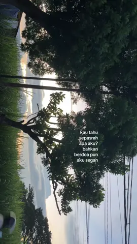 aku tahu bahwa aku yang butuh rahmatNya, tapi.. entah aku yang syukurnya kecil atau memang doa2 tangis darah itu belum dikabulkan. aku mulai malas untuk merayu dan mengusahakan apapun yang seharusnya aku inginkan. #fuck 
