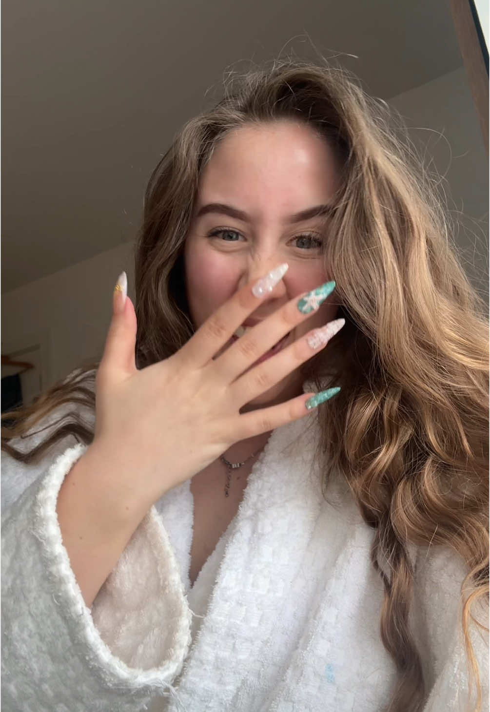 Is it giving 🐠🪼💓 #newnails 