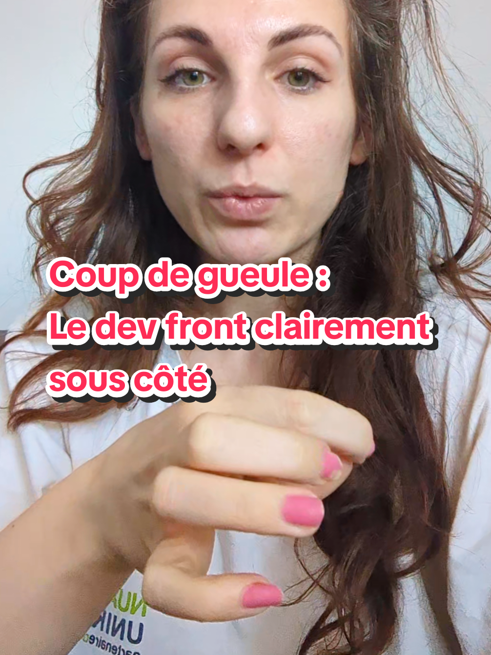 l'une des réalités du métier, de designer ux et product et auquel on ne te prépare pas assez en école. c'est la collaboration avec les développeurs.  ça peut être très vite assez frustrant puisque par moment, tu auras beau tout faire pour t'assurer que l'implémentation se passe pour le mieux, que les développeurs se posent 0 question,... pourtant, la qualité de l'implémentation ne sera pas à la hauteur de tes attentes et de tes designs. c'est rarement la faute des développeurs eux même. d'expérience je sais que dans beaucoup de de cas les développeurs ont manqué de temps, des priorités se sont rajoutés dans le sprint, et comme je le dis dans la vidéo, en plus de ça, généralement les équipes ne sont pas spécialisées dans le développement front, et sont plutôt constitués de développeurs fullstack voir back and.  donc en plus des contraintes temporelles, il faut aussi considérer le fait que généralement les développeurs ne sont pas forcément à l'aise avec le front. sans parler du fait que il n'est pas rare que les développeurs soient aussi en sous-effectif... néanmoins, je pense qu'il est tout de même important de rappeler l'importance de respecter le plus possible ce qui a été designé en amont car il en va de la réussite du projet.  #ux #design #productdesign #product #womenintech #uxdesign #uxui #uidesign #frontend #techtok 