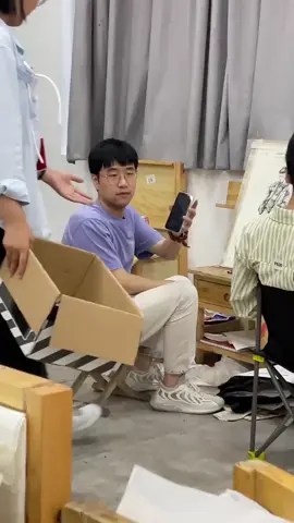 3xs89gtxjpfpqw6被学生逼疯的美术老师！