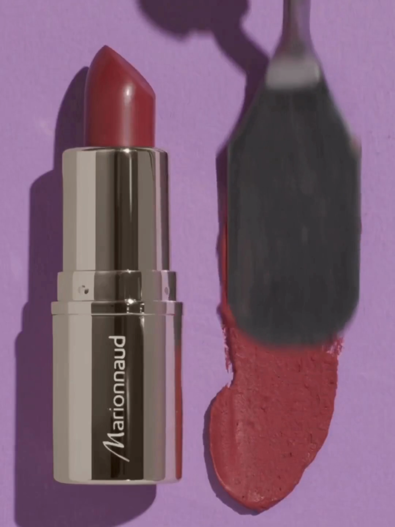 💄 L’élégance jusqu’au bout des lèvres. Ce trio de rouges à lèvres Marionnaud révèle toutes les facettes de votre féminité : un prune brillant, un nude mat, un rouge satiné… Trois finis, trois ambiances, une signature. Quelle teinte vous fera succomber ? ✨ Disponible en magasin Marionnaud et sur marionnaud.fr 💜 #marionnaudforever#Marionnaud#MarionnaudOnTikTok#BeautyTok#RAL