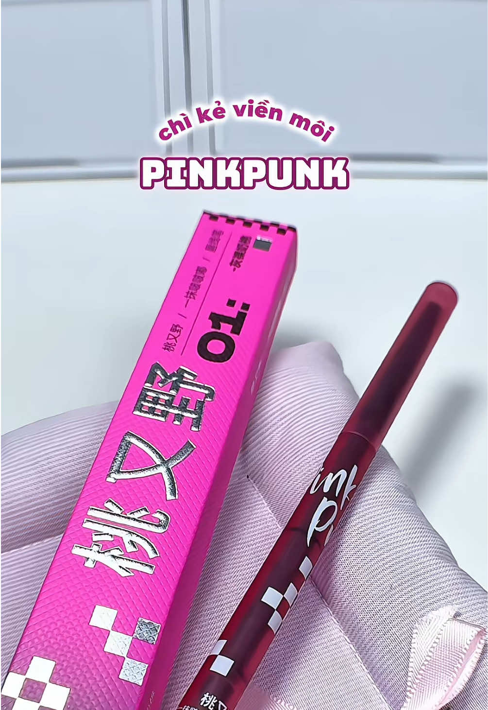 Mấy bà còn biết cách dùng nào nữa hông, chỉ tui với nha 🤔 #pinkpunk#chikevienmoi#kebongmat#Eyeliner#reviewlamdep#makeup#unboxing#hanhtinhunbox#myphamchinhhang#noidiatrung#beautyblogger#makeuptips 
