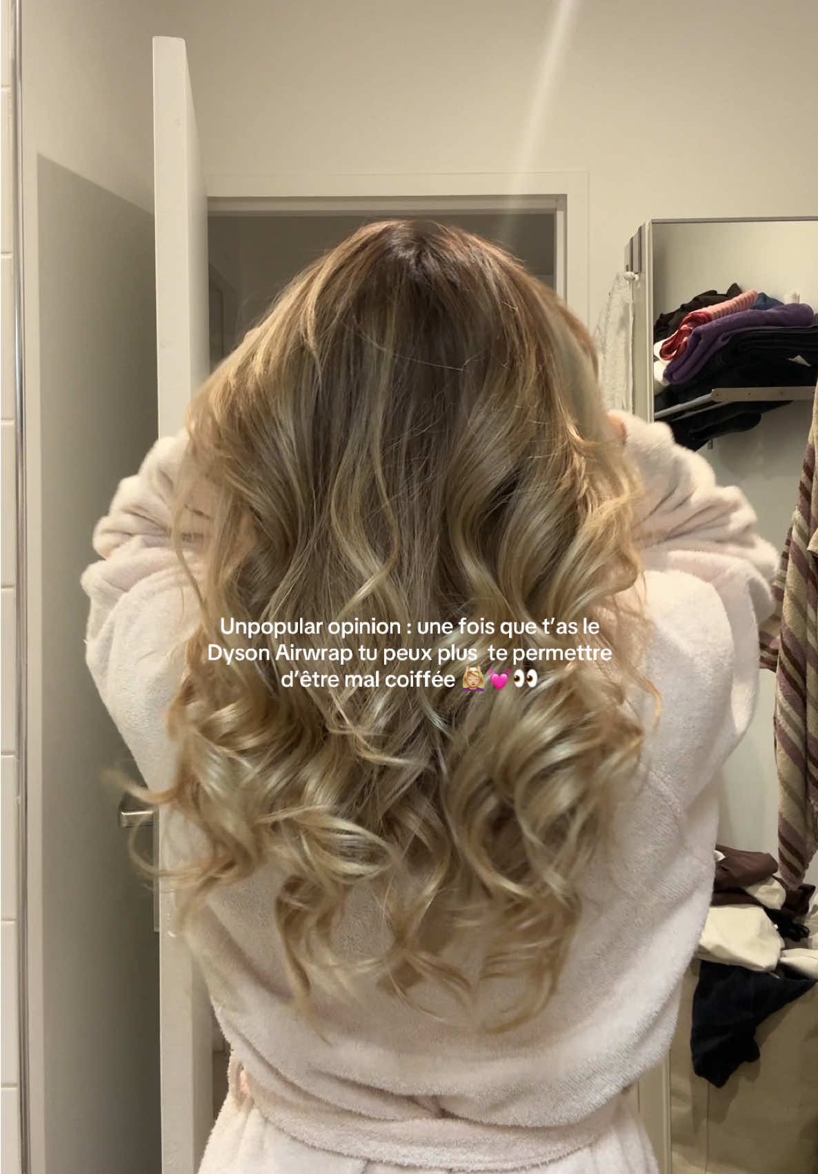 La reine du Dyson a enfin été entendu et j’ai reçu le tout dernier modèle Airwrap ID, pinch me 🥹 thanks @Dyson France collaboration commerciale #dysonairwrap #hairstyle 