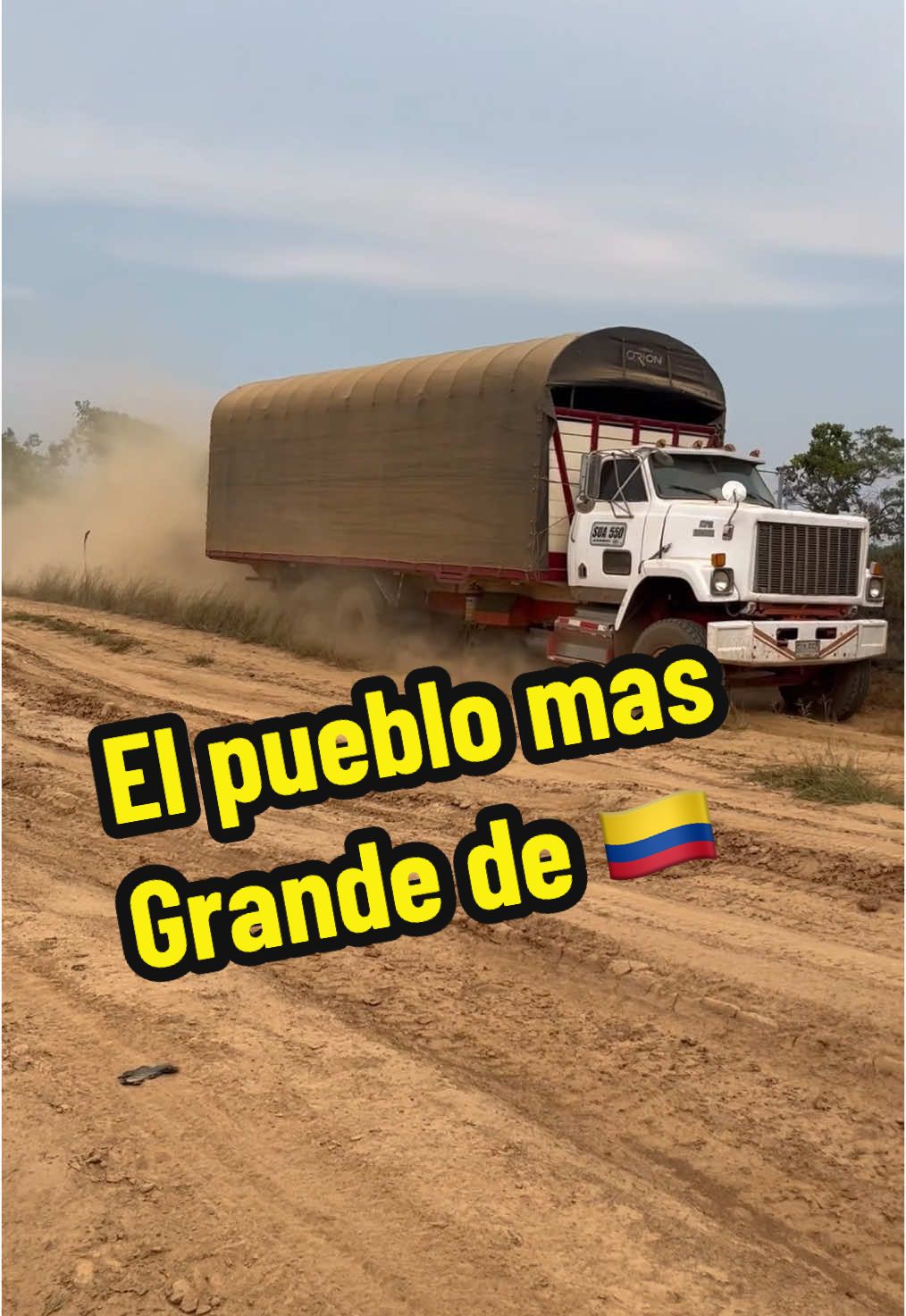 Donde el mapa termina, comienza Cumaribo  🇨🇴🇨🇴🇨🇴 Entre sábanas infinitas, historias ancestrales y ríos que conectan culturas se encuentra el municipio más grande de Colombia  Ubicado en el oriente del país 🇨🇴 con más de 70 mil metros cuadrados este municipio es más grande que el departamento Antioquia  Aunque es un territorio olvidado por el estado y  con grandes dificultades, las personas de estos lugares, tienen una fuerza que inspira 😀 Tierra de muchos pueblos indígenas, donde la naturaleza manda y el tiempo se detiene  Aquí cada atardecer 🌅 pinta el cielo de fuego y cada amanecer es un nuevo comienzo 🌳 #yannlukaventur #colombia #vichada #cumaribo #videos 