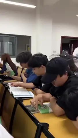 😂 #douyin #douyin抖音 #chineseboy #funny #funnyvideos #😂 #shenzhenhighschool #xuhuong #fouryoupage #fypviralシ #fyp #xinft 