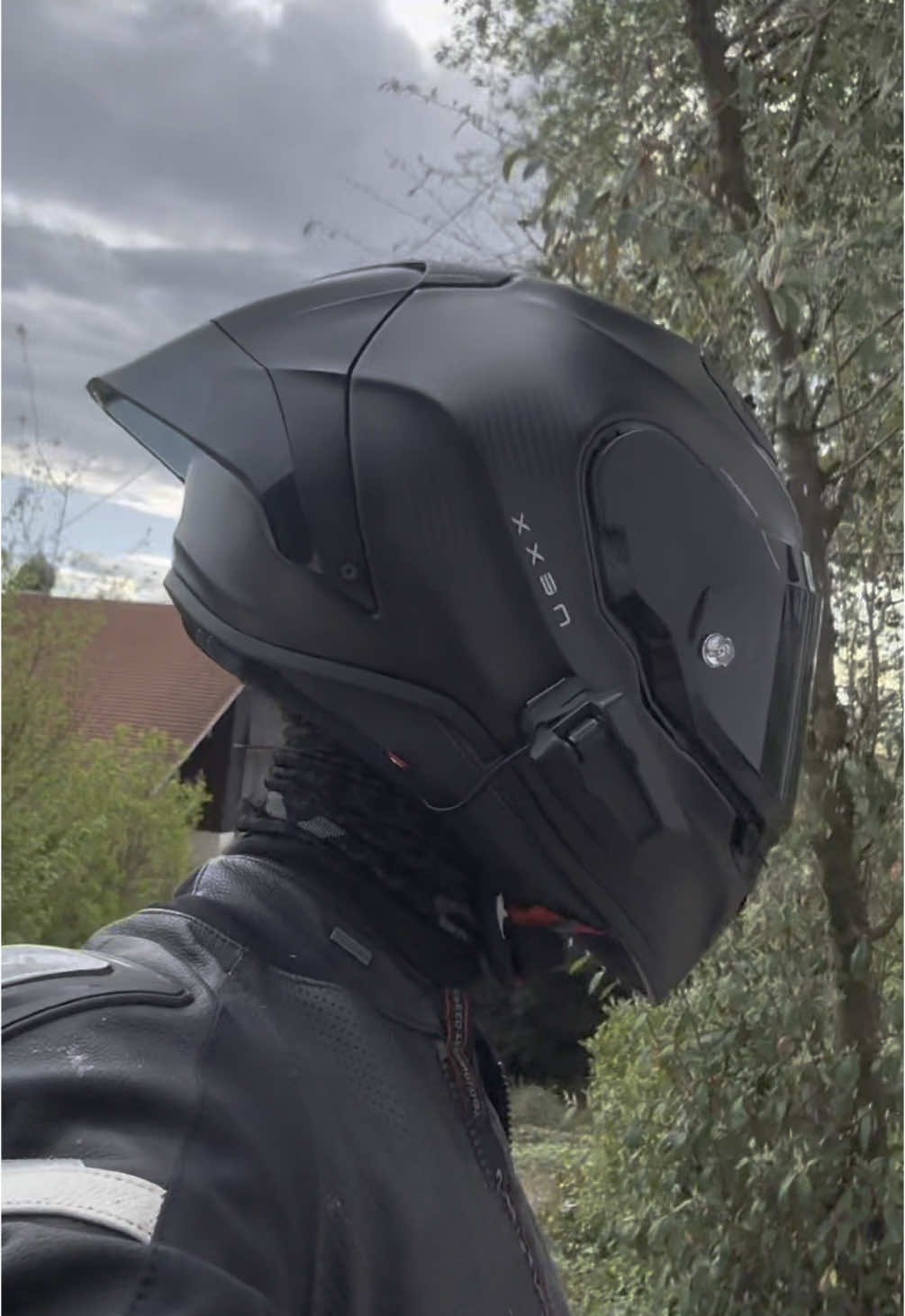 Pscht 🤐  #nexxhelmet #biker #trendy 