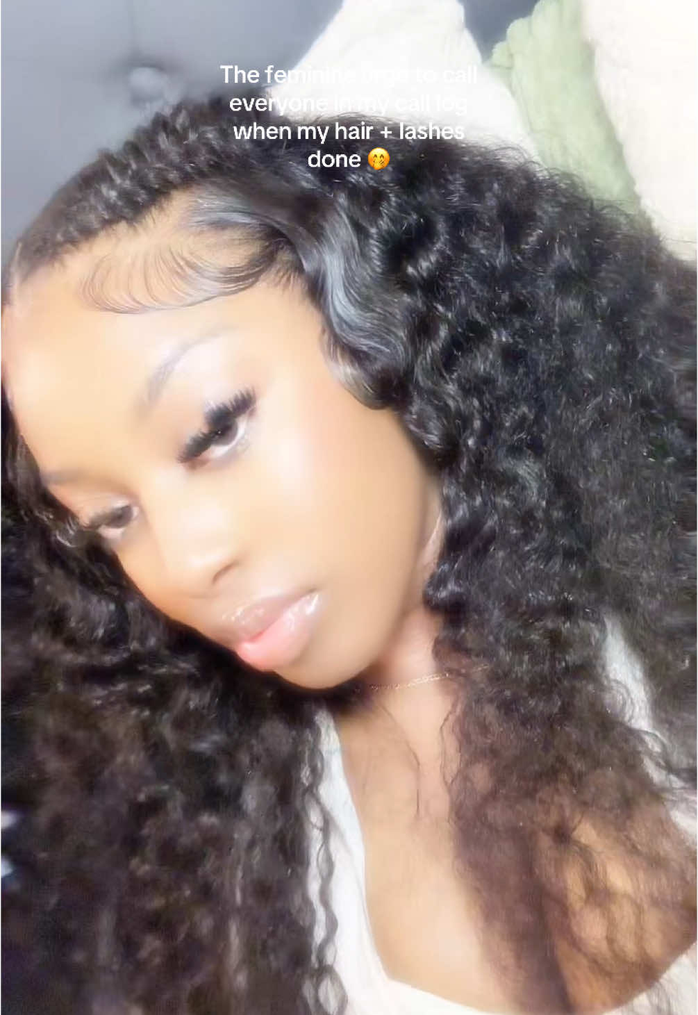I feel like a RICANNNN with this hair 🤗  Hair : @Wequeenhair  #wequeenhair #dating #blackwomen #blackgirlhairstyles #fypシ #beautyadvice #beautymaintenance #burmesecurlyhair #curlywig 